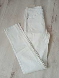 Białe spodnie rurki damskie rozmiar S