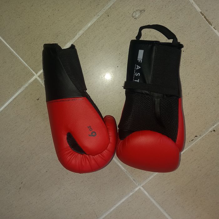 Vendo luvas de combate tamanho criança