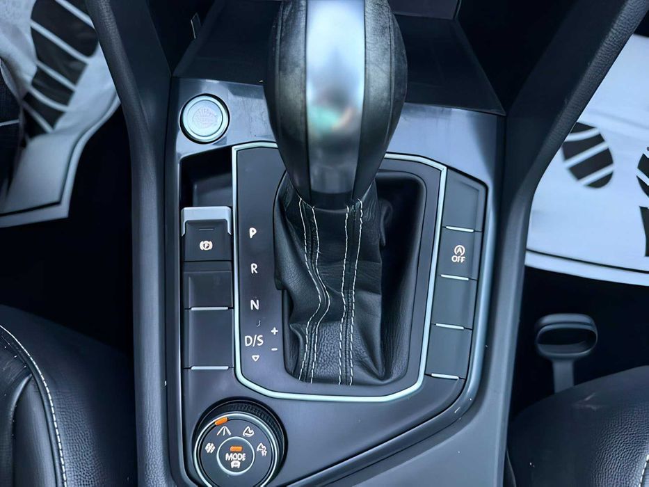 Volkswagen Tiguan      2021