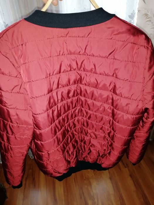 Бомбер жіночий в ідеальному стані