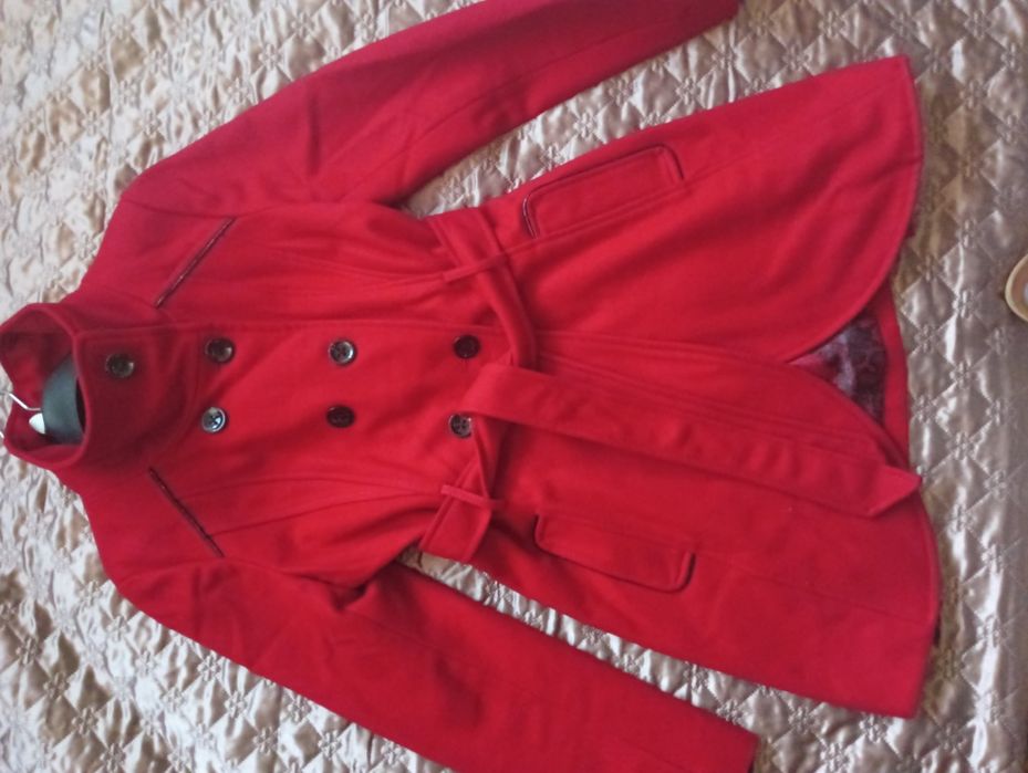Czerwony płaszcz wiosenno jesienny Guess roz M
