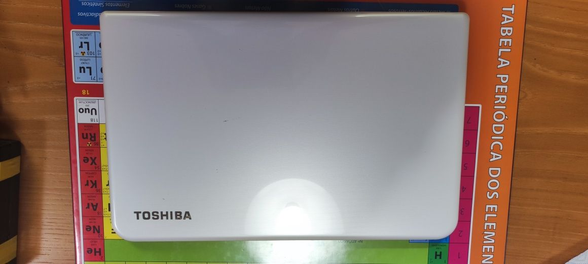 Vendo Toshiba L50-A-18T para peças