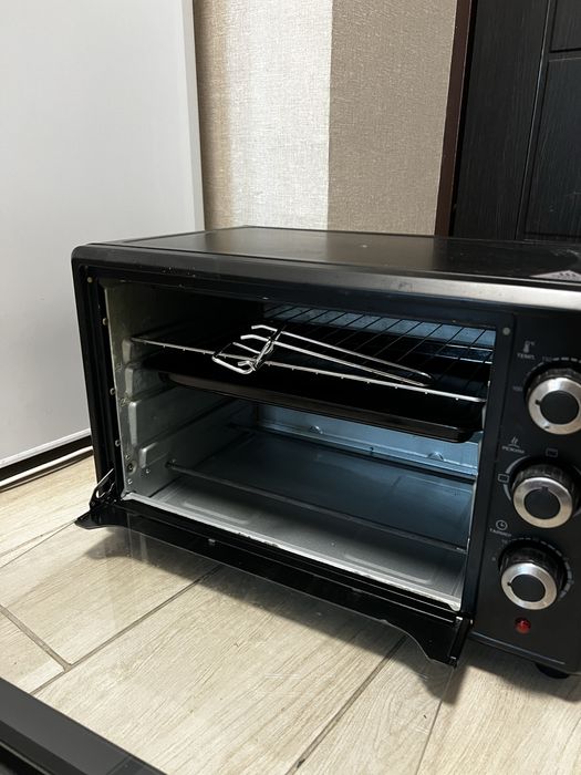 Електрична піч LIBERTON LEO-380 Black