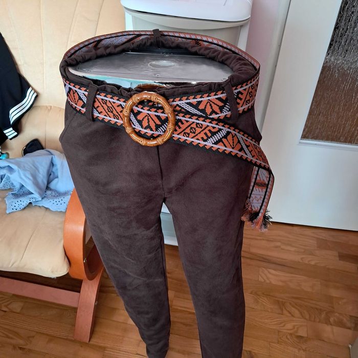 Spodnie damskie z paskiem