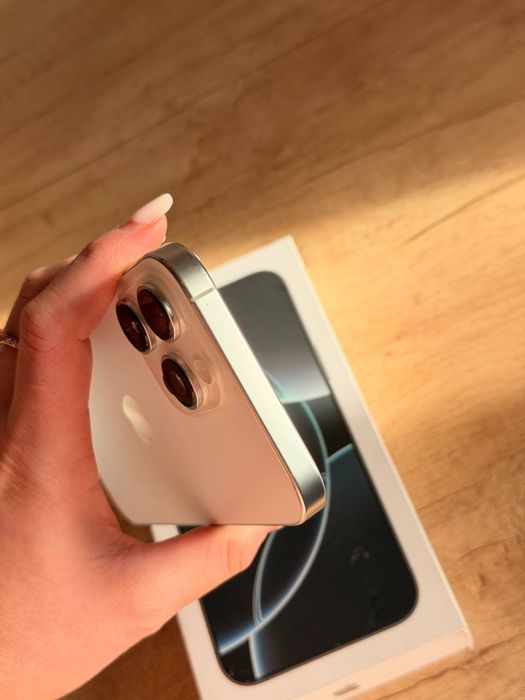 iphone 16 Pro Max White Titan 256 GB E-Sim , 96% акамулятор