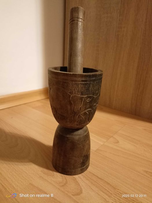 Stary drewniany moździerz