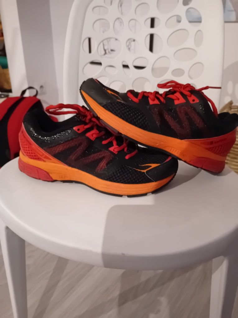 Sprzedam buty do biegania marki Karrimor