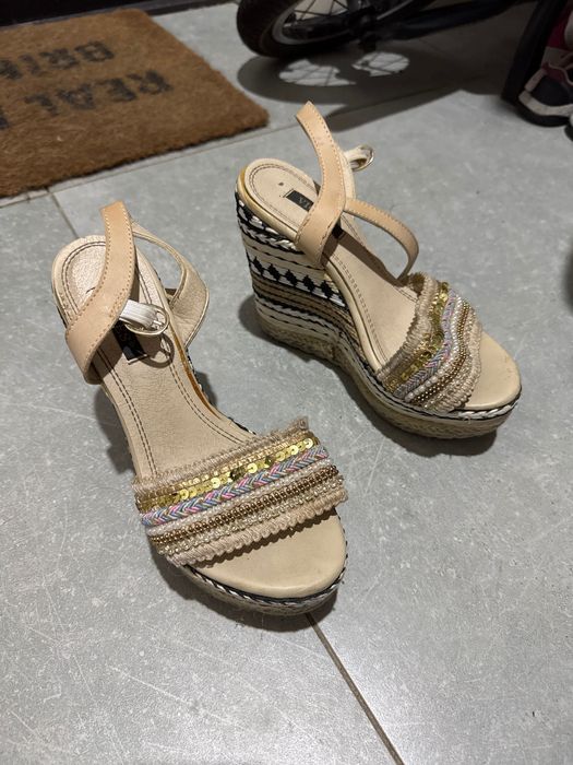 Босоніжки жіночі