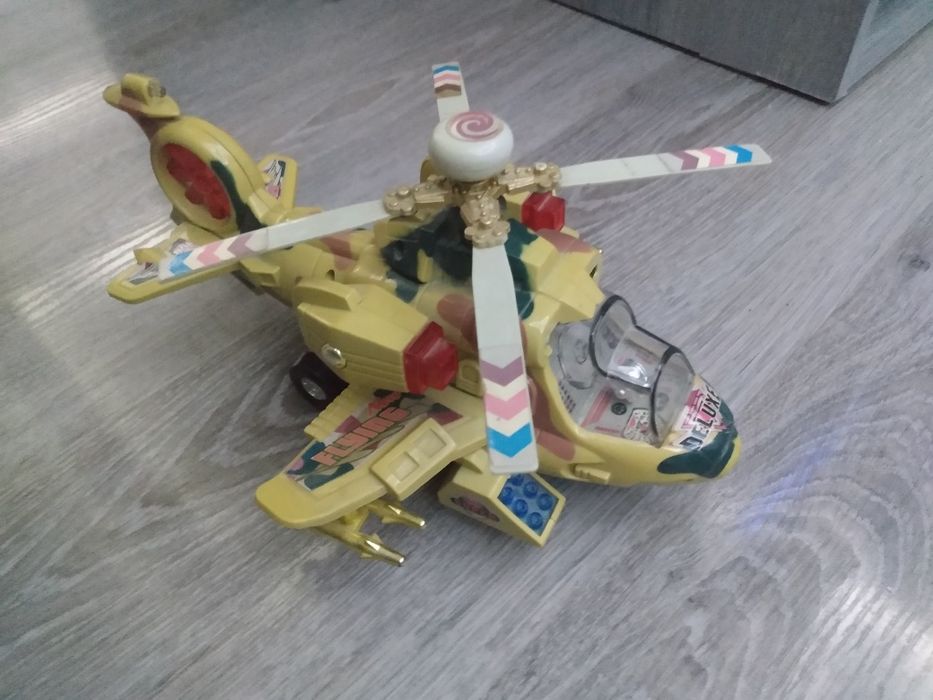 Helikopter na baterie, świeci i jeździ + GRATIS!!!