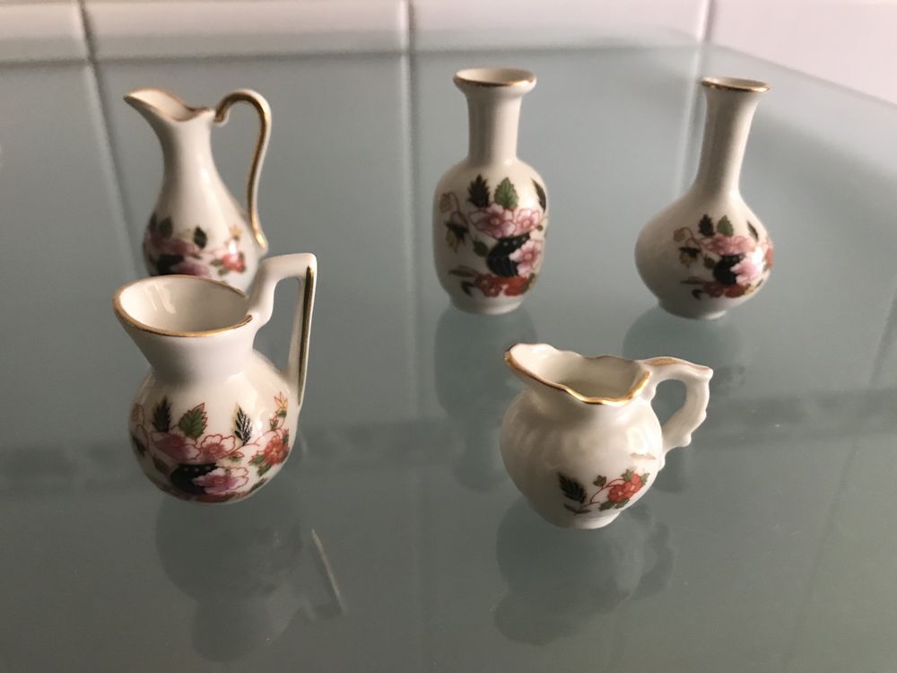 Miniaturas em porcelana