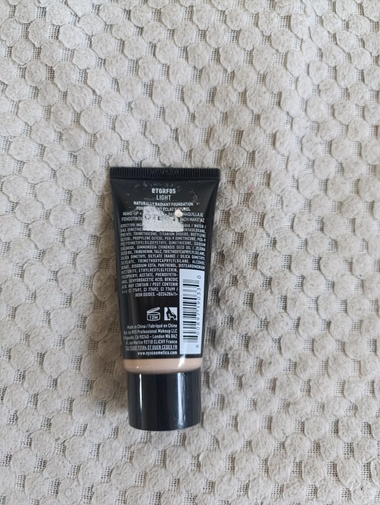 Podkład NYX Born to glow