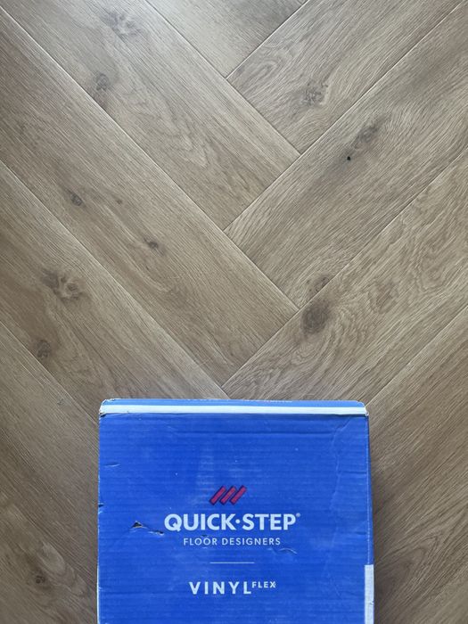 Quick Step Ocean Bliss Warm Honey panele winylowe jodełka Vinyl Flex