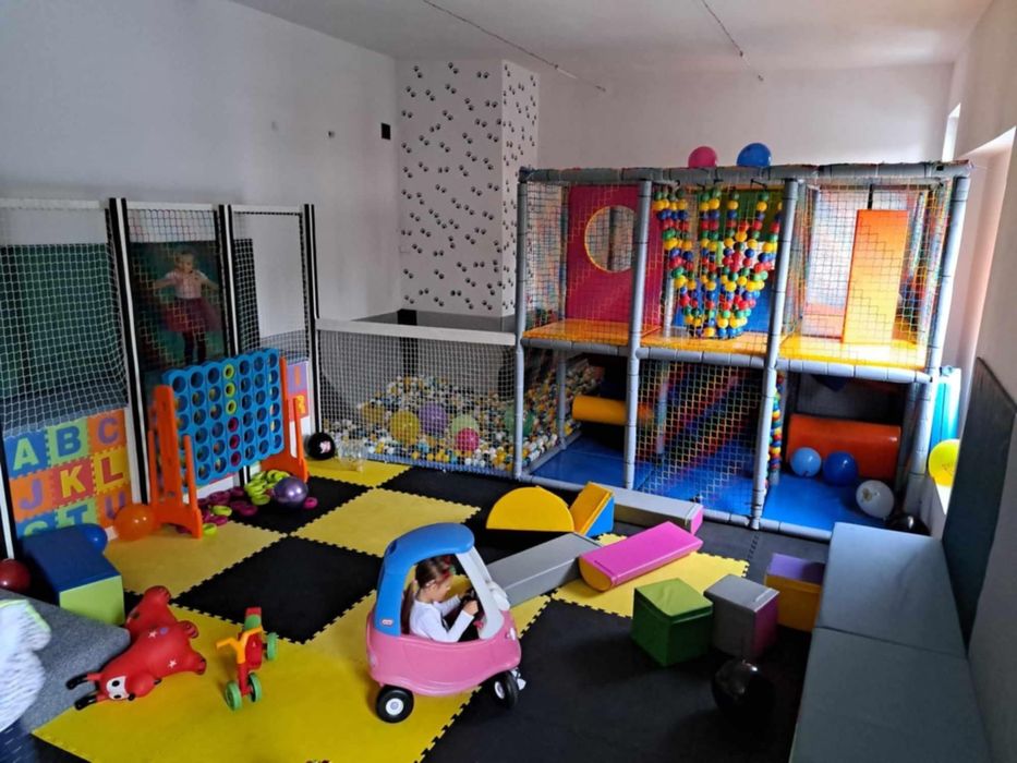 Małpi gaj, sala zabaw dla dzieci,  tor przeszkód