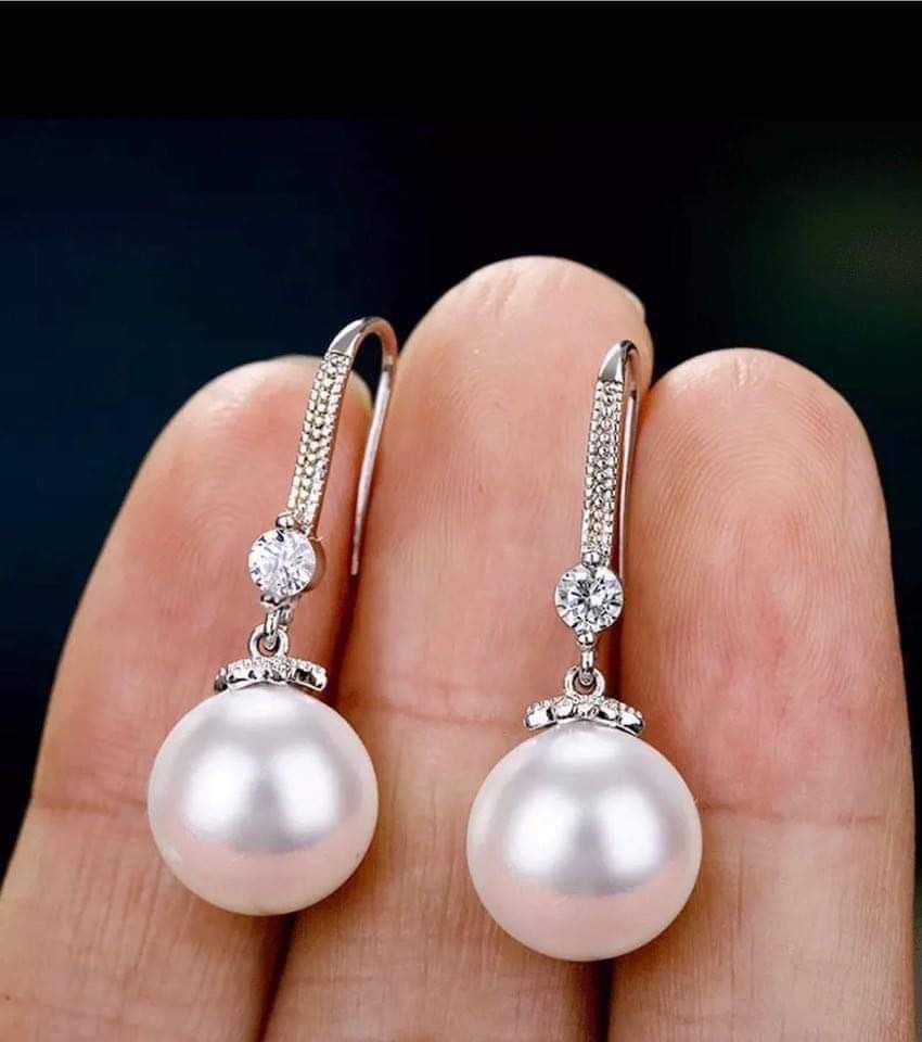 Brincos em prata com peróla novos.