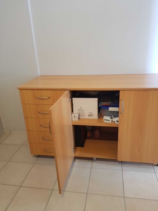 2 Moveis de arrumação simples e em bom estado