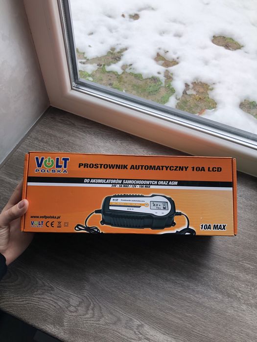 Зарядний пристрій VOLT POLSKA 12/24V 10A LCD