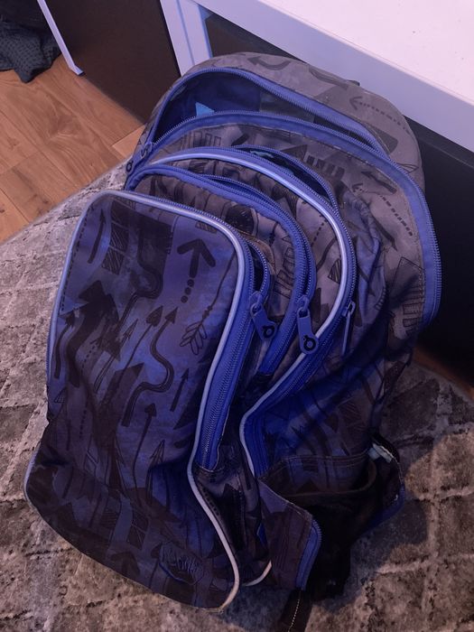 Plecak szkolny Topgal niebieski w strzałki, pojemny 4 komory