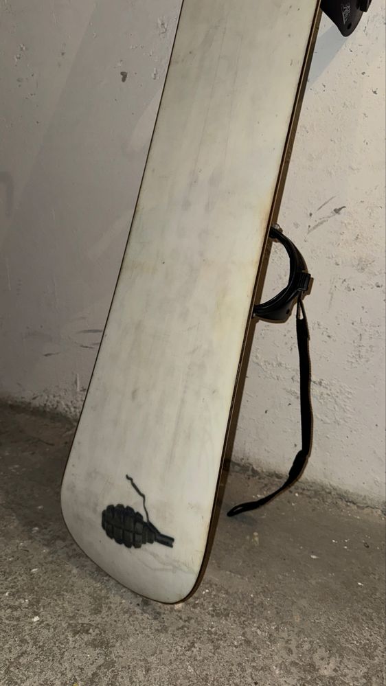 Deska Snowboard Avalanche 156 x 28 z wiązaniami