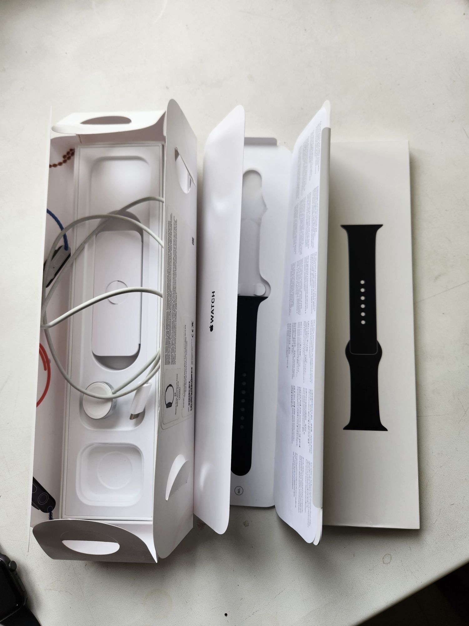 Продам Apple Watch SE 44mm Space Grey