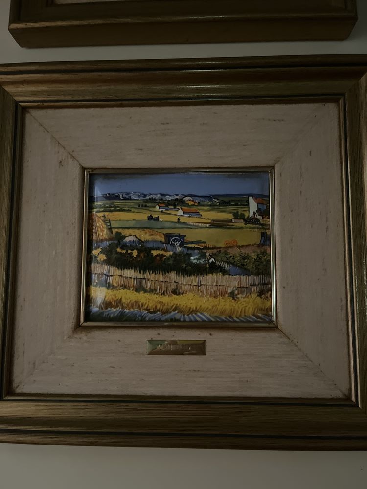 Quadros em azulejo: réplicas de pinturas famosas.