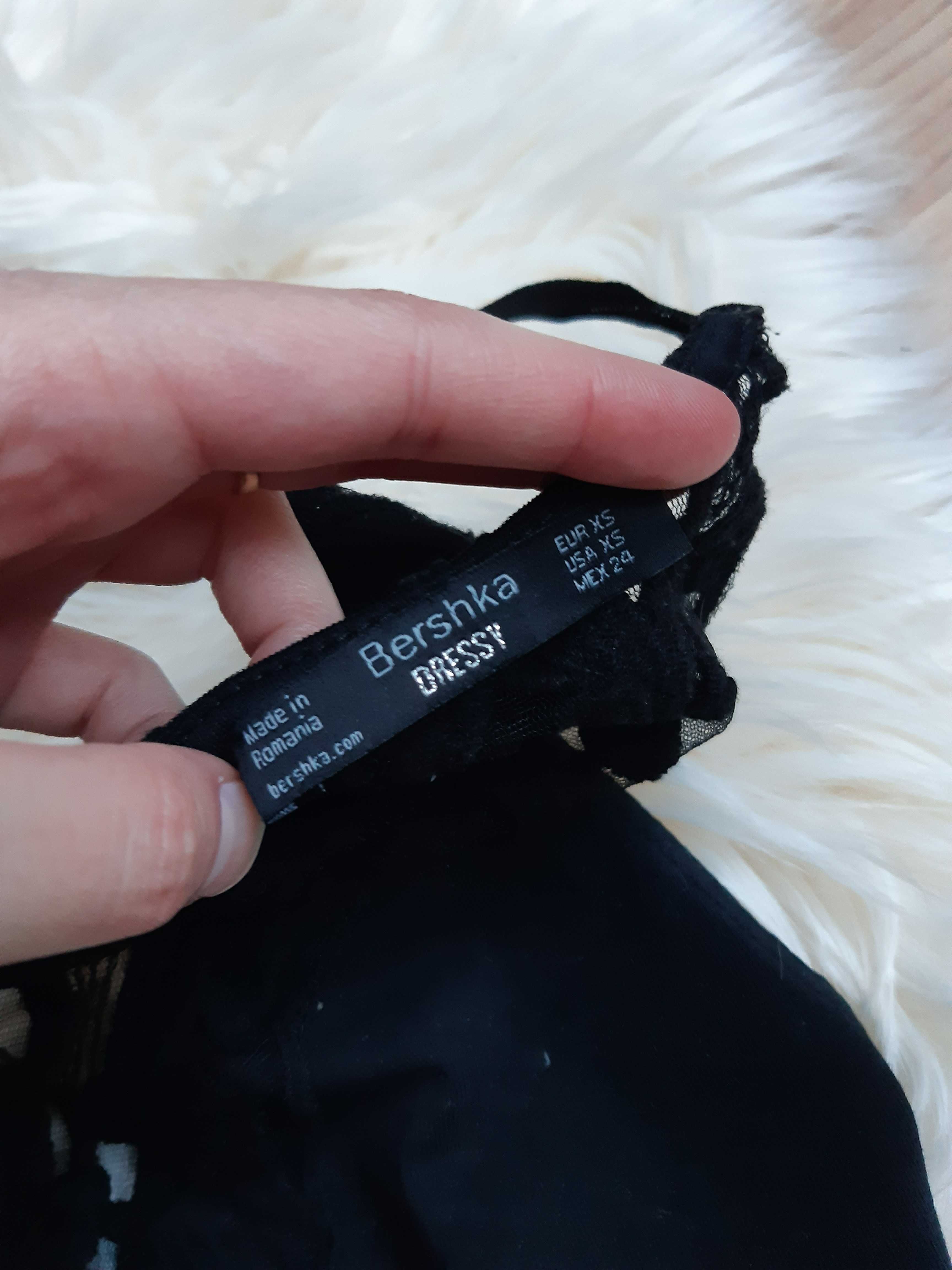 czarne seksowne body koronkowy dekolt odkryte wycięte plecy Bershka XS