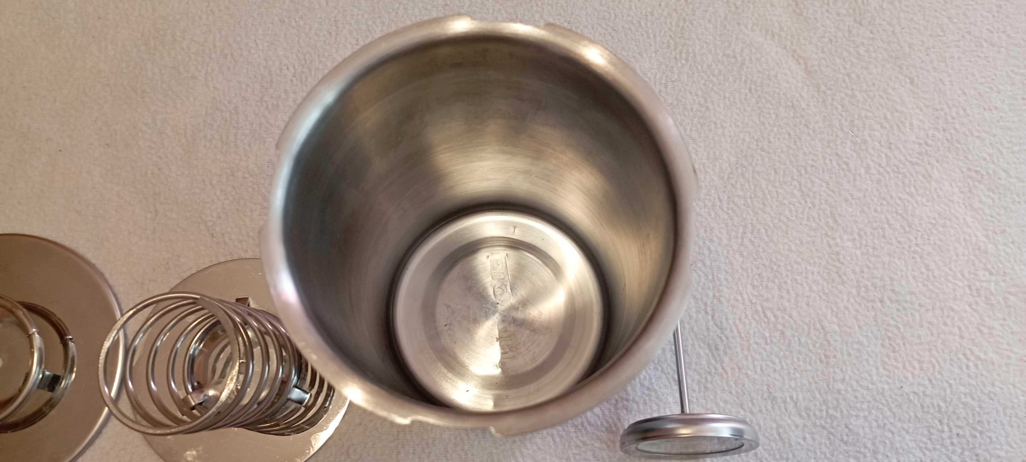 Szynkowar BIOWIN ze stali nierdzewnej  pojemność szynkowaru to 1,5 kg