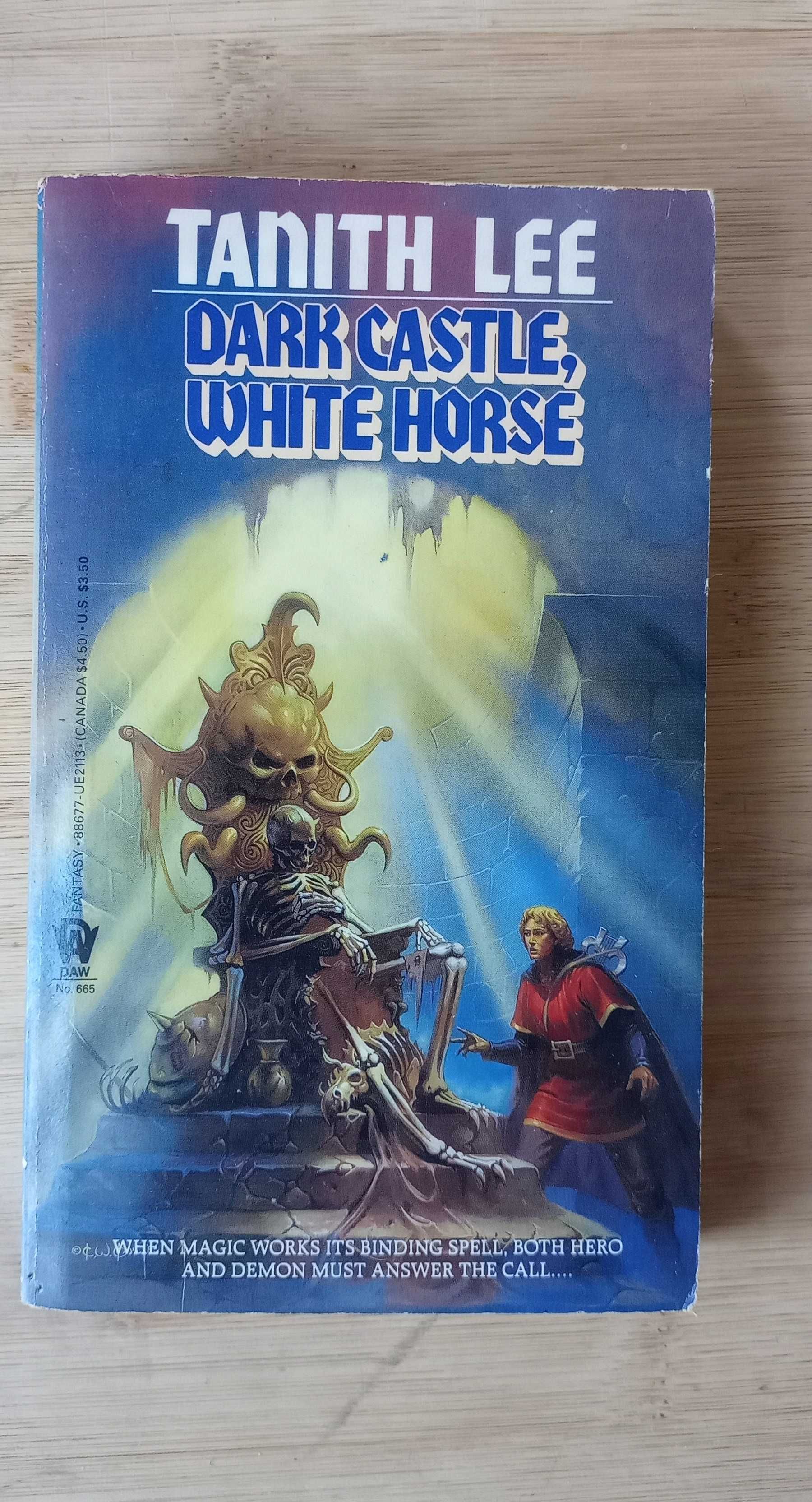 Dark Castle, white Horse - Tanith Lee