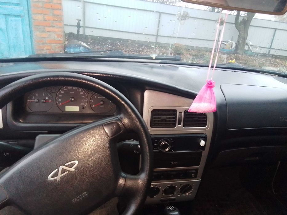 Чері амулет на повному боєвому ходу