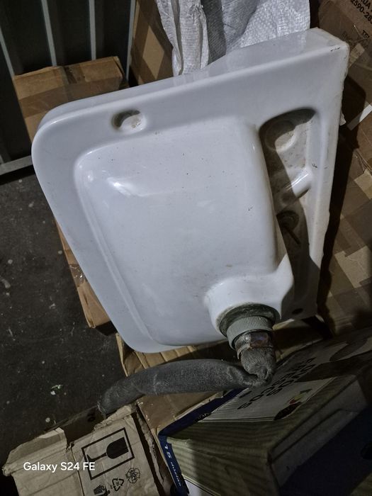 1 Lavatório branco - 42x32.5cm