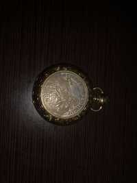 Relógio de bolso produzido em metal prateado de coleção