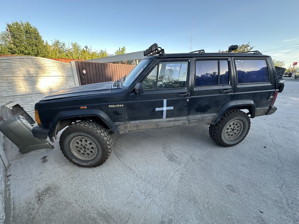Разборка шрот Jeep Cherokee XJ 4.0 бензин коробка автомат 1989