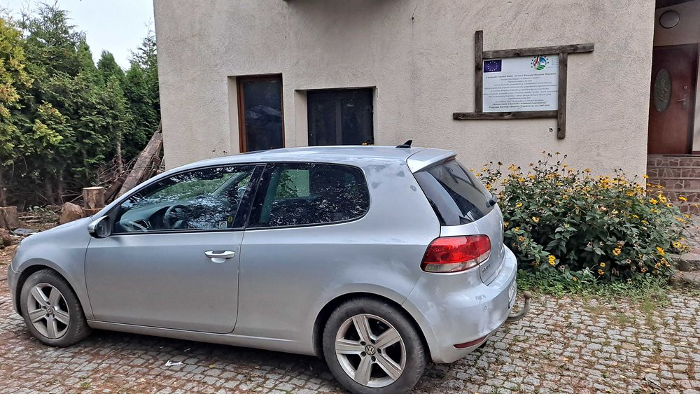 VW GOL srebrny. Po uzupełnieniu lakieru 2000zł dopłata.