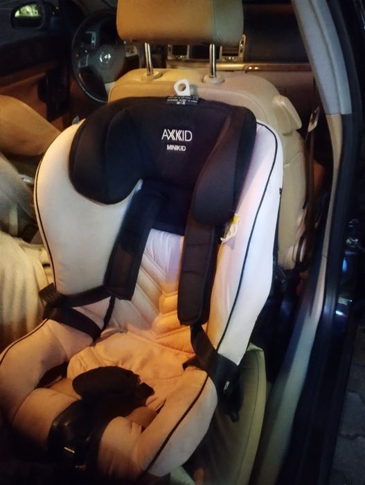 Fotelik samochodowy Axkid Minikid Asip ideal