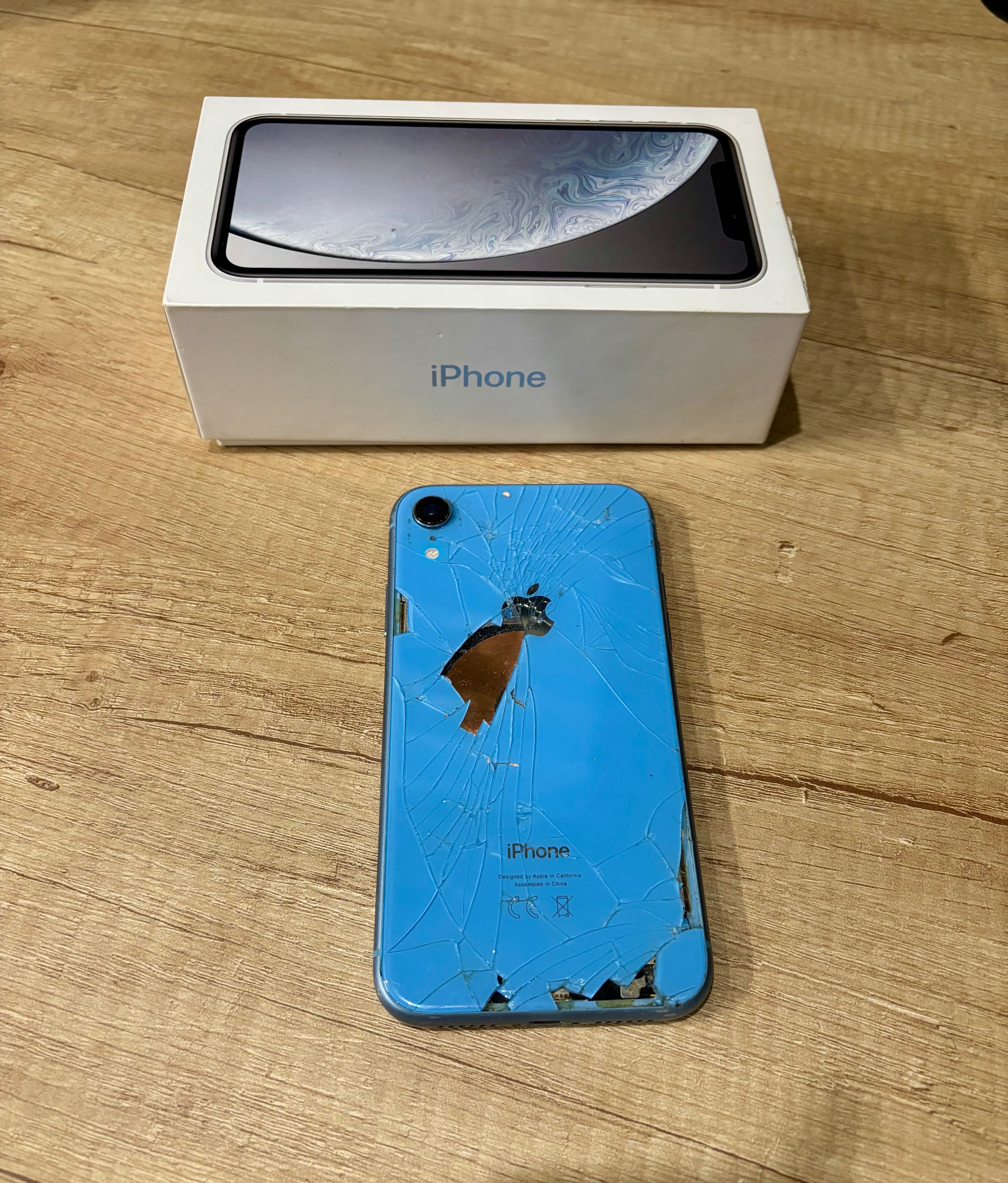 iPhone XR Telefon Niebieski 64 GB/ Uszkodzony tył