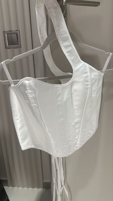 Корсет белый, ткань атлас, сзади шнуровка