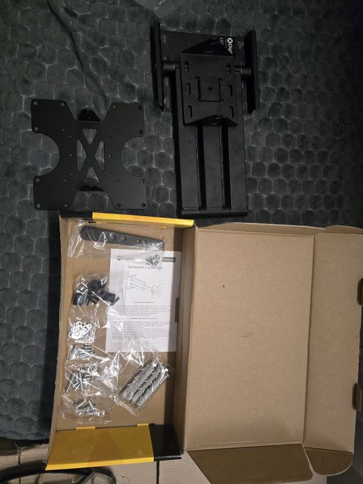 Кріплення для телевизора настінне