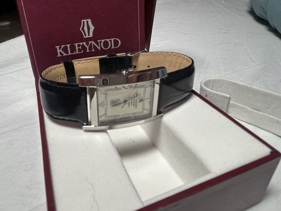 Часы годинник Kleynod новий