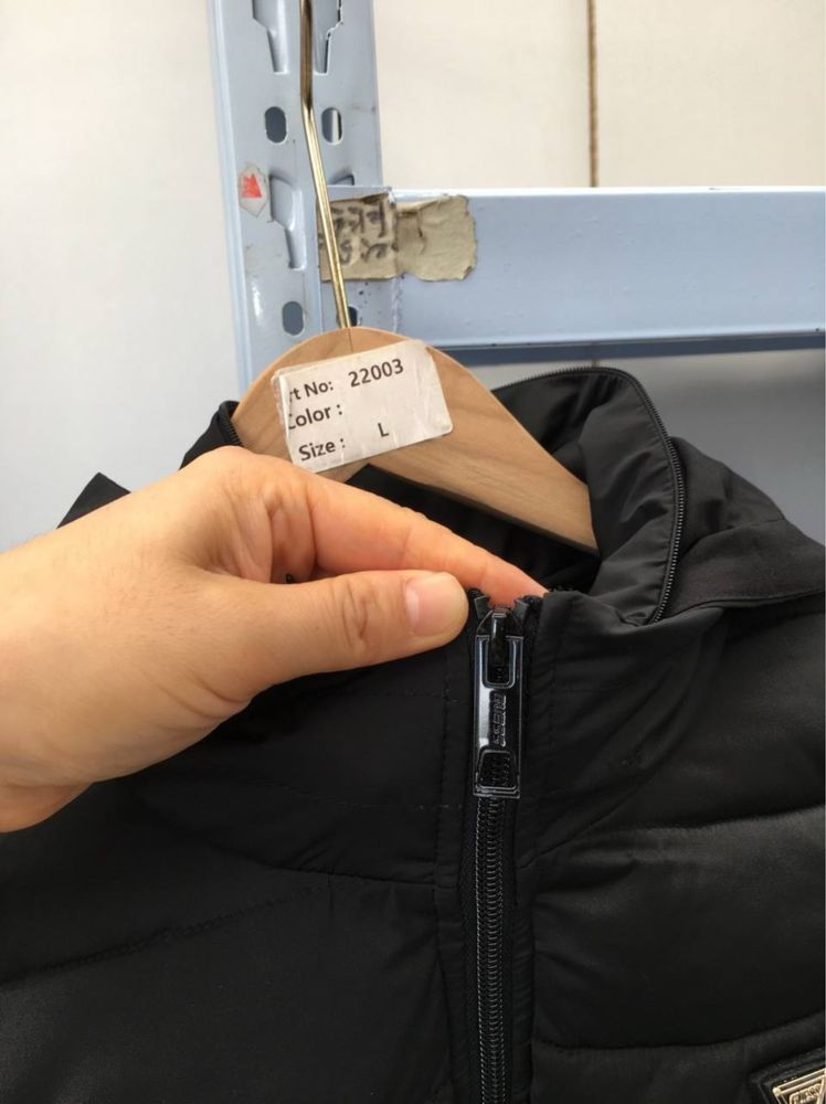 Куртка жіноча з капюшоном Guess