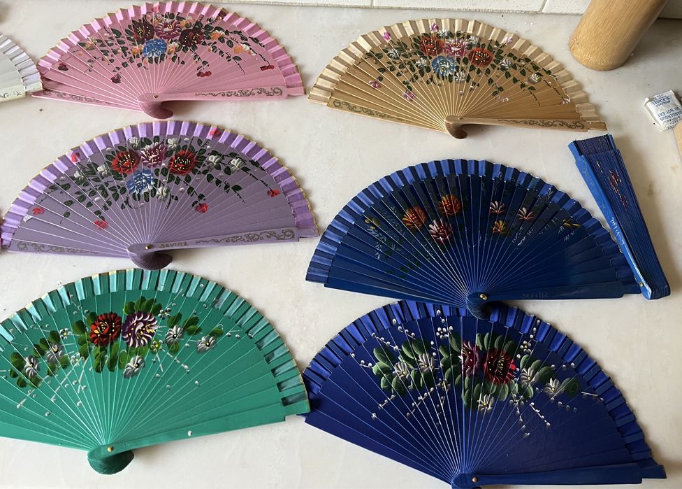 Leques NOVOS médios pintados à mão - 19 cm