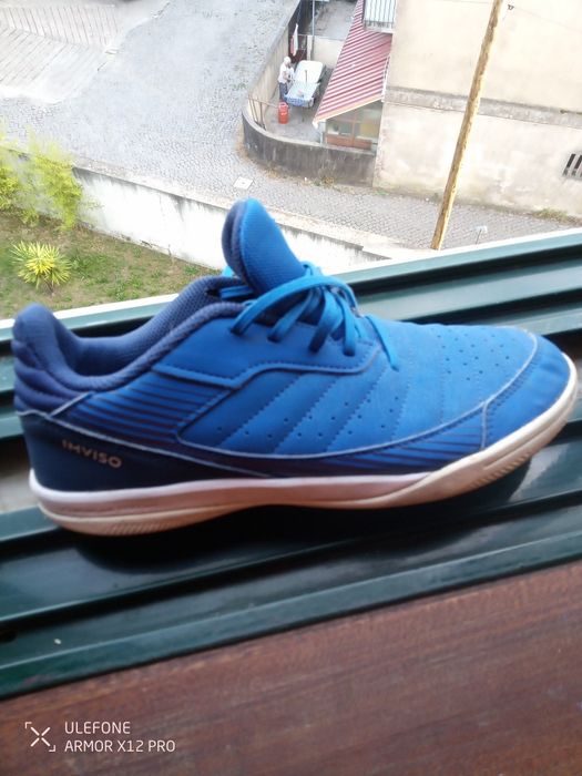Chuteira futsal azul Tam 38 em ótimo estado de conservação