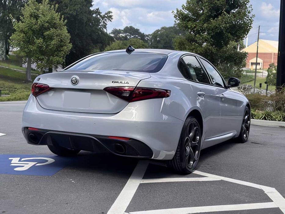 Alfa Romeo Giulia      2021