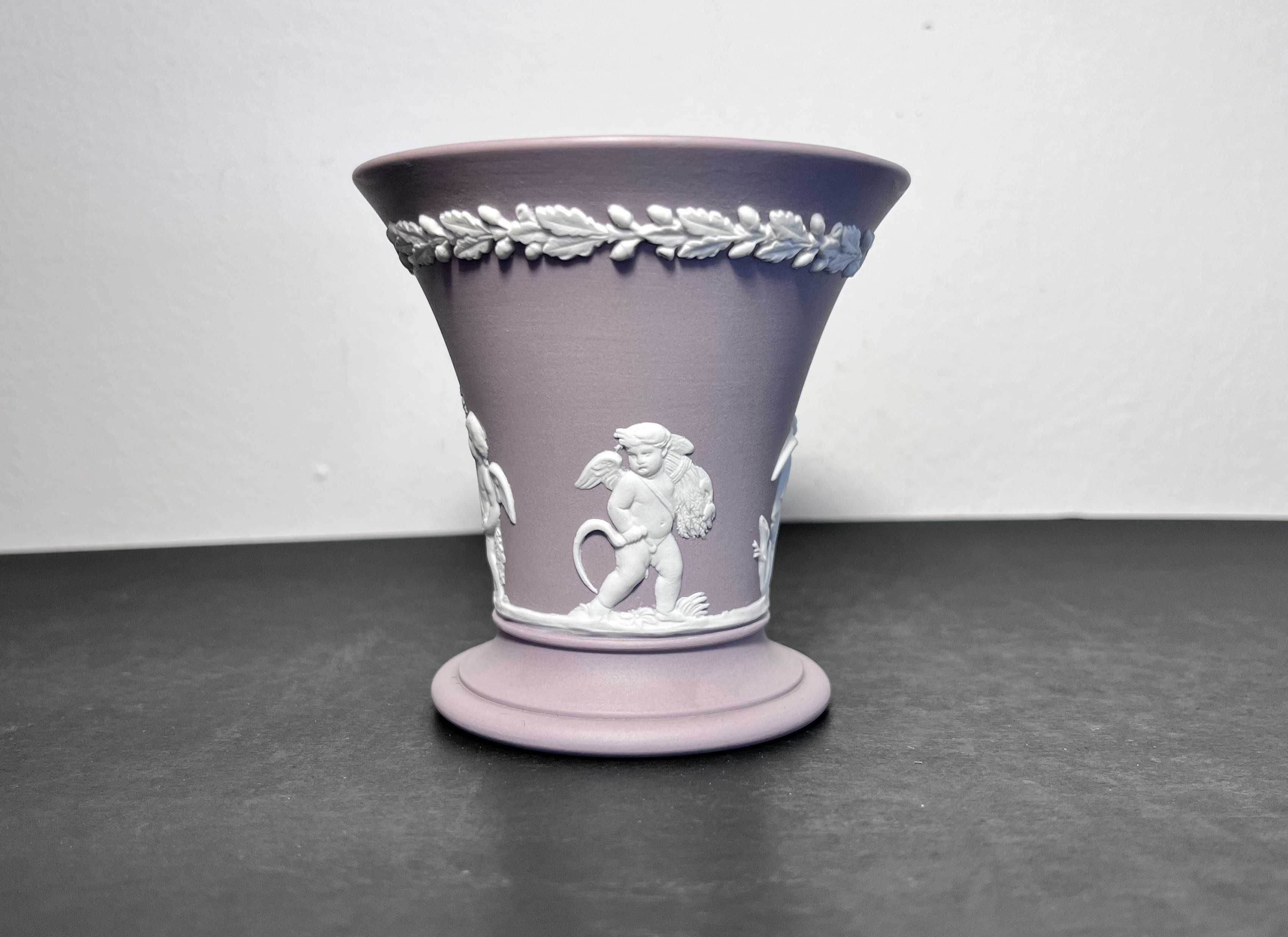 Wazonik/ wykałacznik Wedgwood Purple Jasperware starożytny Rzym amorki