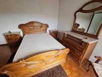 Quarto de casal em madeira de carvalho