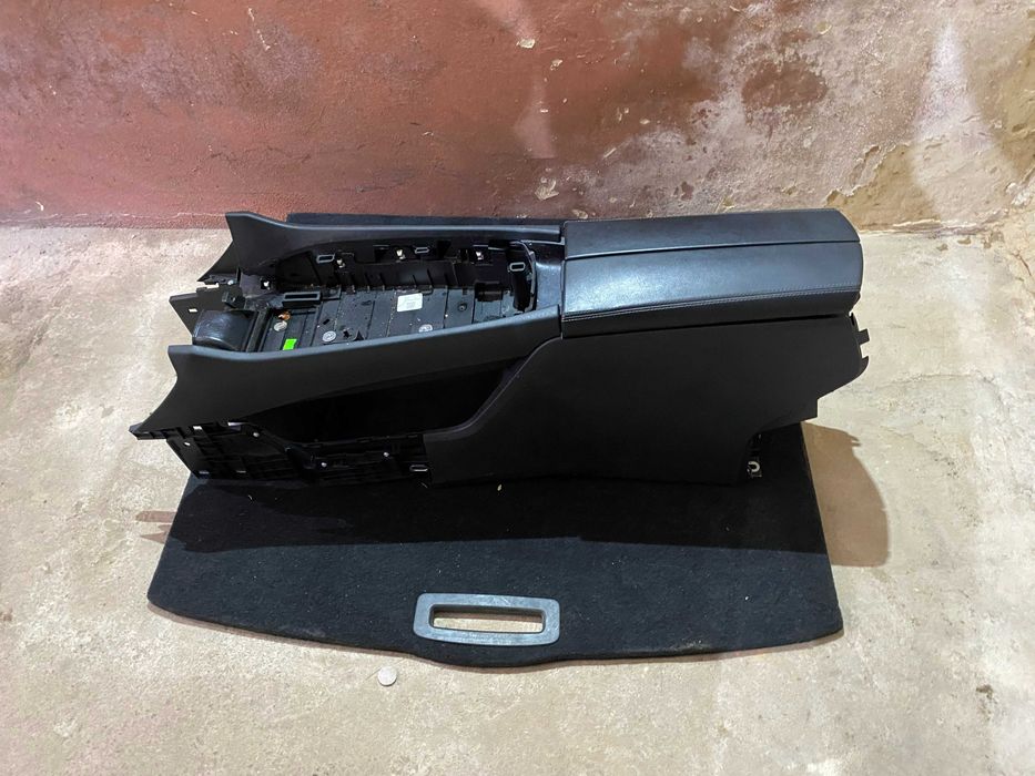 Центральна консоль підлокітник Nissan Rogue t33 2020-2024