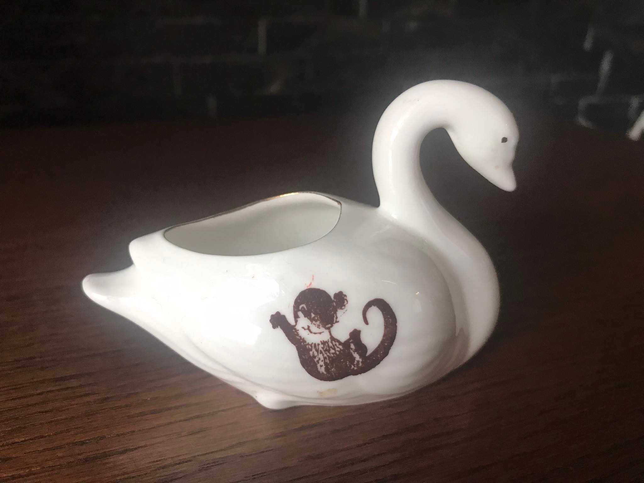 Łabędź porcelanowa figurka The Otter Trust