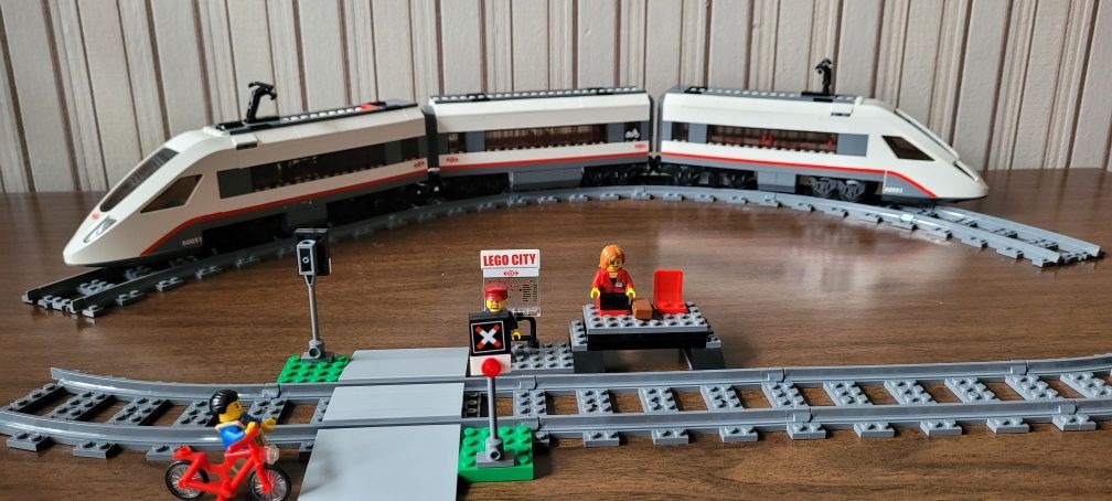 LEGO 60051 Superszybki pociąg pasażerski, LEGO City