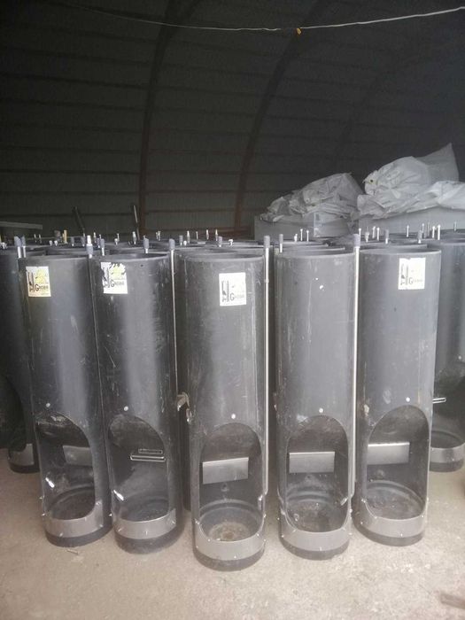 Годівниця, обладнання для свиней (кормушка)