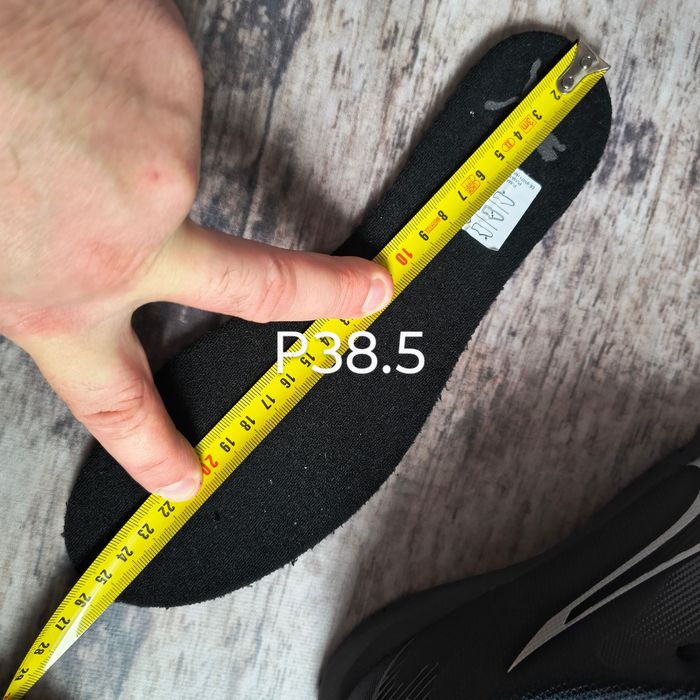 Нові футзалки оригінальні Puma Ultra Play р35.5,36,37,37.5, 38,38.5