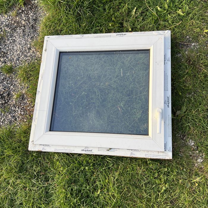 okno 80x74 pcv plastikowe