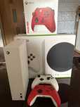 Xbox Series S 512 GB + 2 pady + pudełko – świetny stan